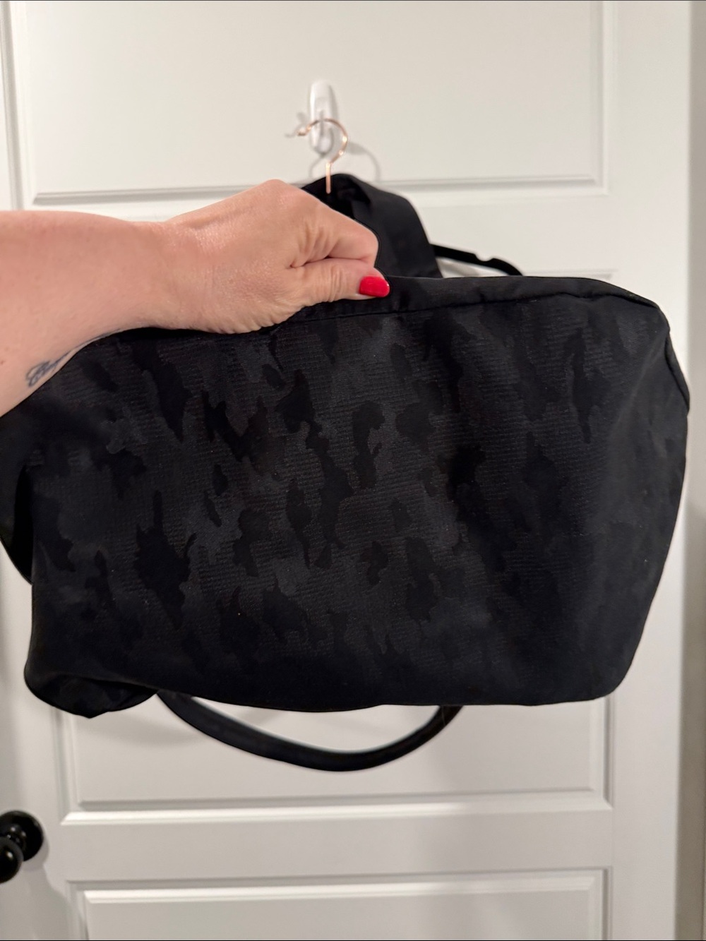 Lululemon **discontinued** camo on my level bag - Picture 6 of 8
